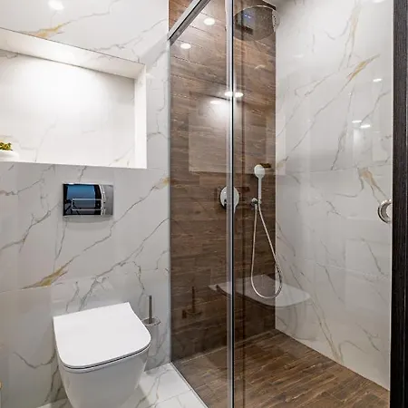 Luxury Redefined In Center - Elevate Your In A Smart And Modern Apartment *