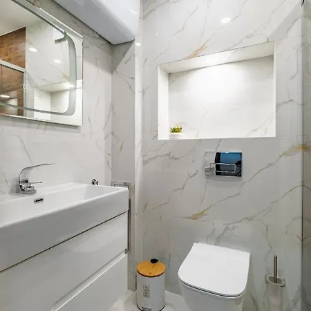 Apartment Luxury Redefined In City Center - Elevate Your In A Smart And Modern